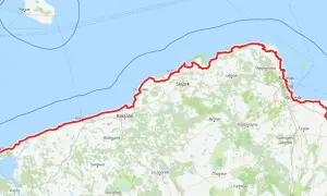 Mapa z zaznaczoną trasą rowerową wzdłuż Bałtyku, od Świnoujścia po Elbląg, przez Koszalin, Słupsk i Gdańsk.